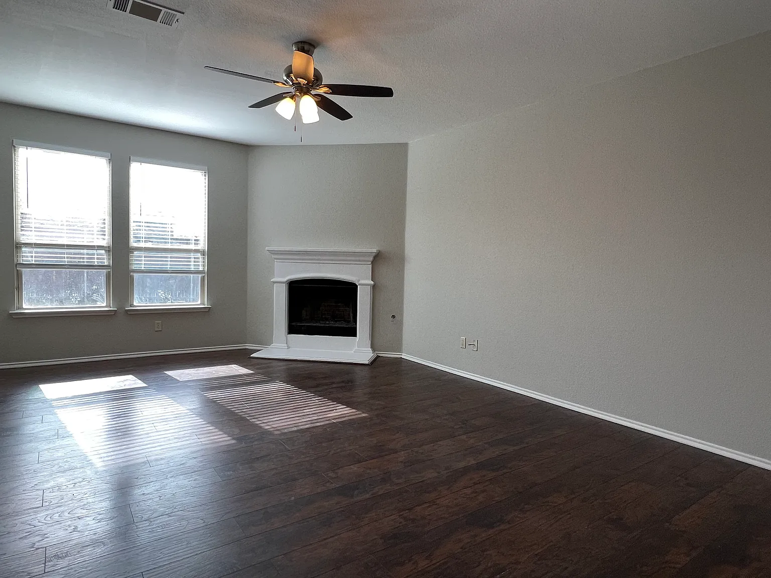 4 bed, 2928 sqft, $2,695 — Photo 3