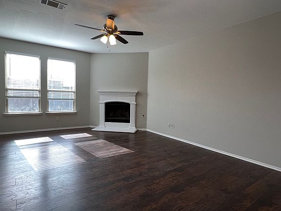3rd image of 1115 Gaines Rd