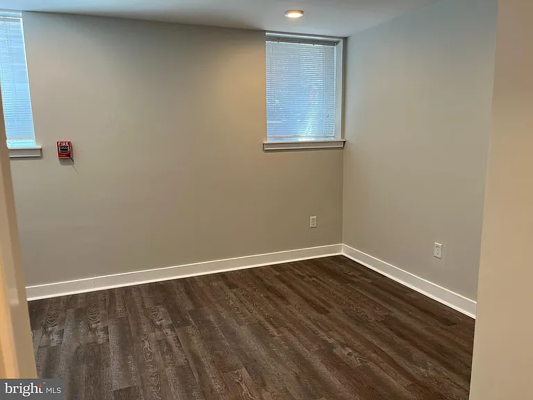 2039 N College Ave #A — Photo 24