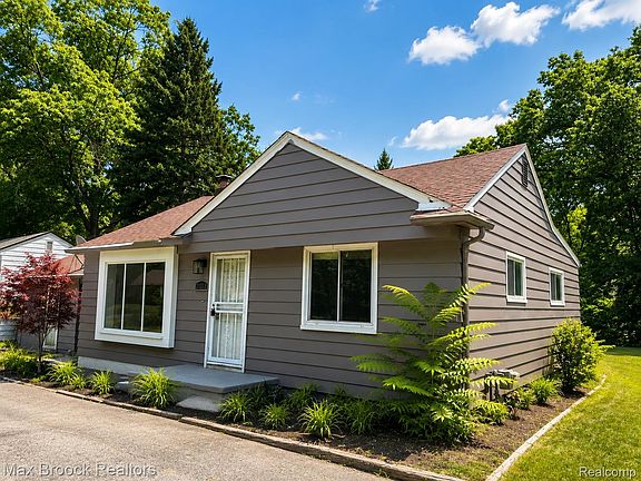 3rd image of 21613 Wallace Dr