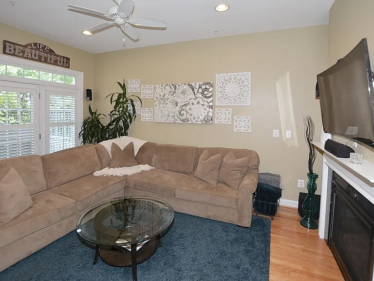 3547 Goddard Way — Photo 2