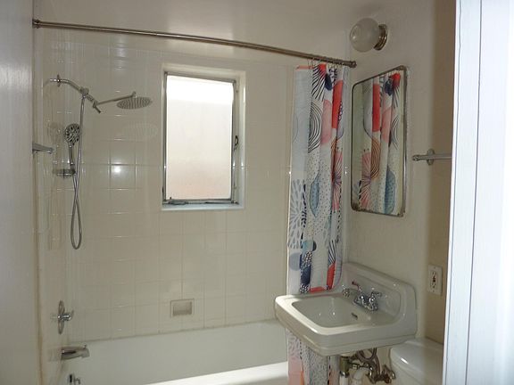 5th image of 1516-1518 28th St #2