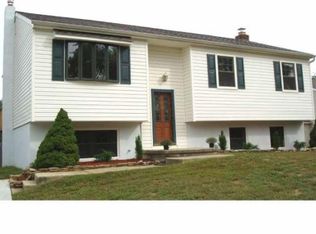 15 Spring Hollow Dr, Sicklerville, NJ 08081