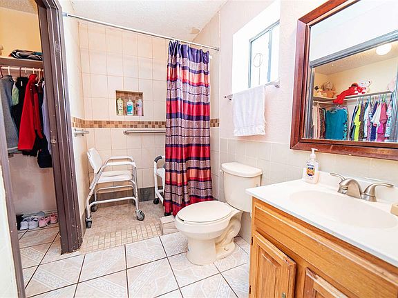 5th image of 142 Murcia Dr