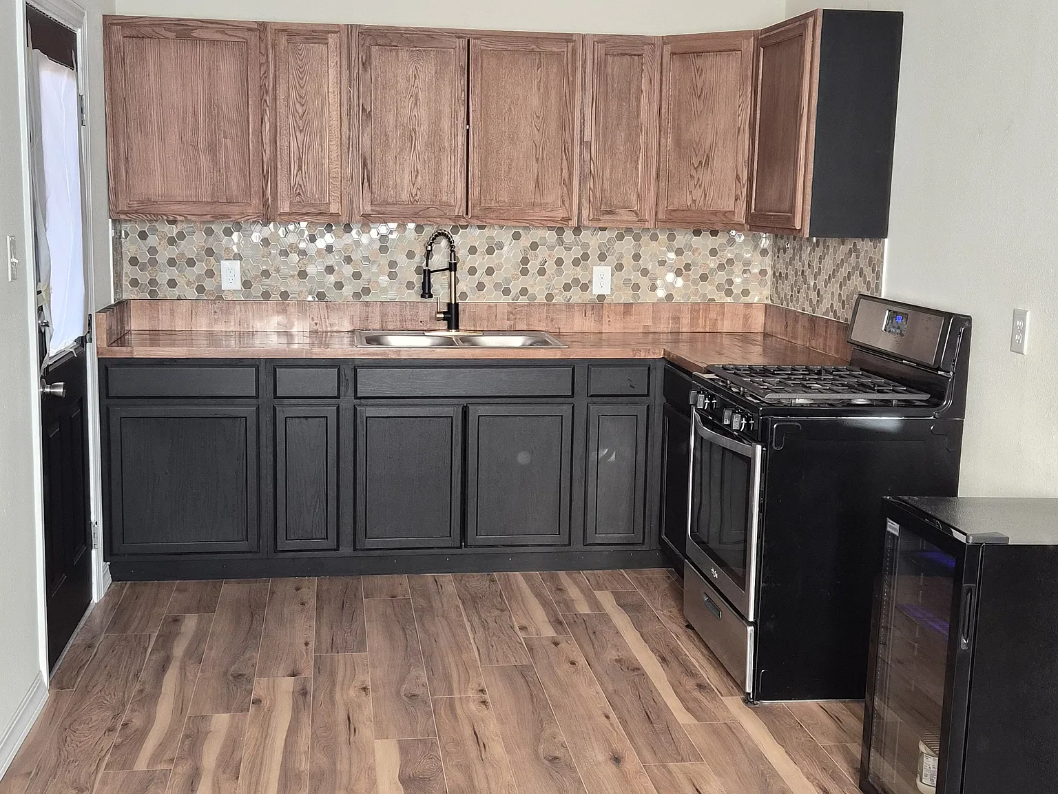 3 bed, 1000 sqft, $1,400 — Photo 2