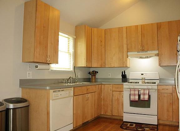 4th image of 4395 Navarra Ave