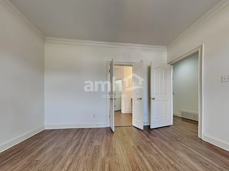 1015 Warwick Pl — Photo 8
