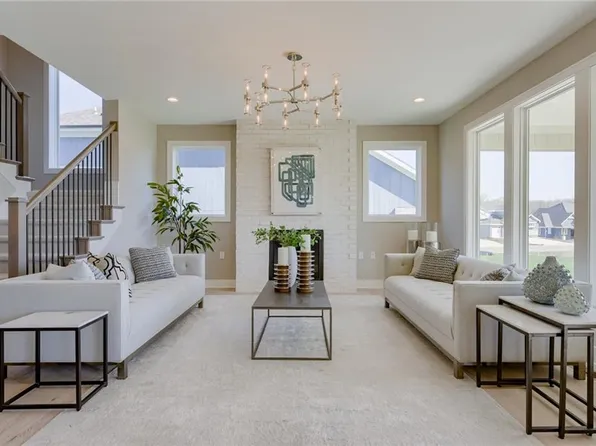 2202 W 178th Ter, Overland Park, KS 66085