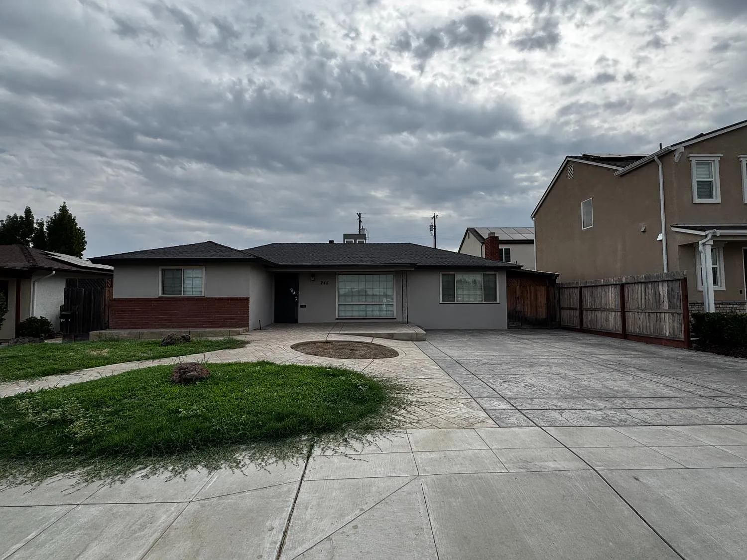 3 bed, 1300 sqft, $1,995 — Photo 1