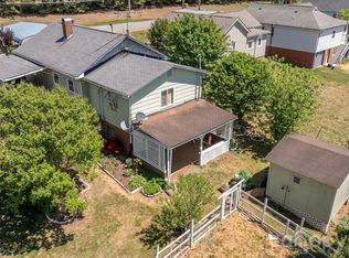 24 Midway St, Granite Falls, NC 28630
