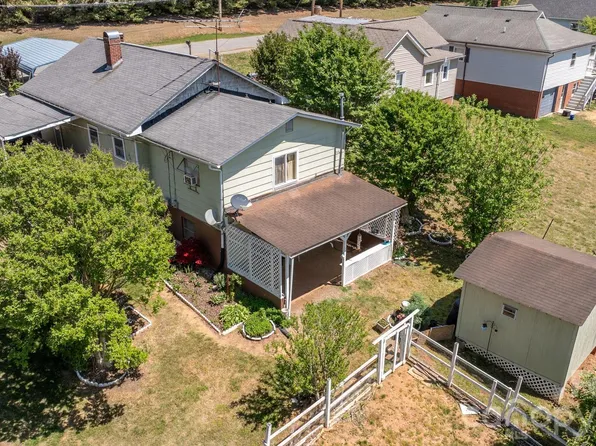 24 Midway St, Granite Falls, NC 28630