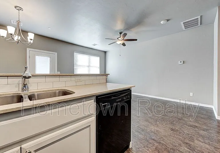 788 SW 13th St — Photo 23