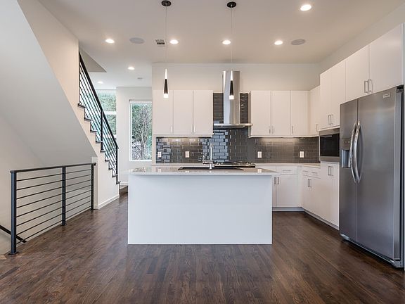 3rd image of 5930 Ross Ave #105