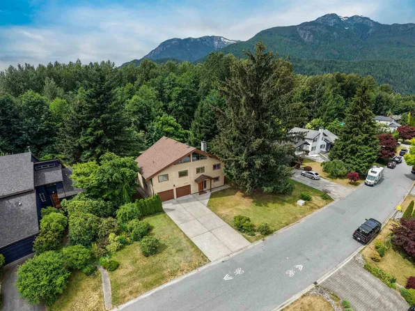 1464 Maple Cres, Squamish, BC V0N 1H0