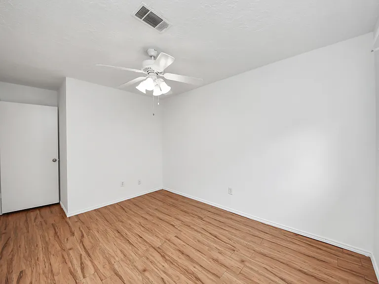 17003 Amidon Dr — Photo 29