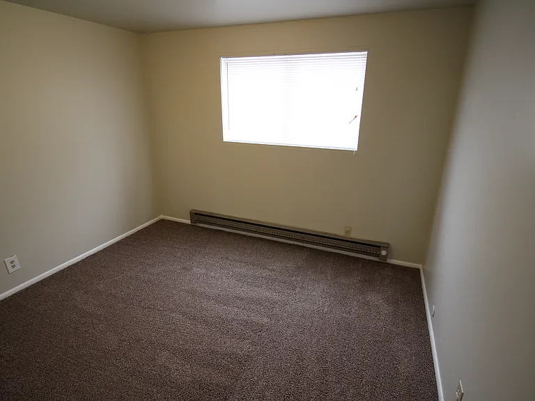 Apartments at 175 Main Street in Farmington — Photo 24