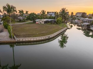 271 Randy Ln, Fort Myers Beach, FL 33931