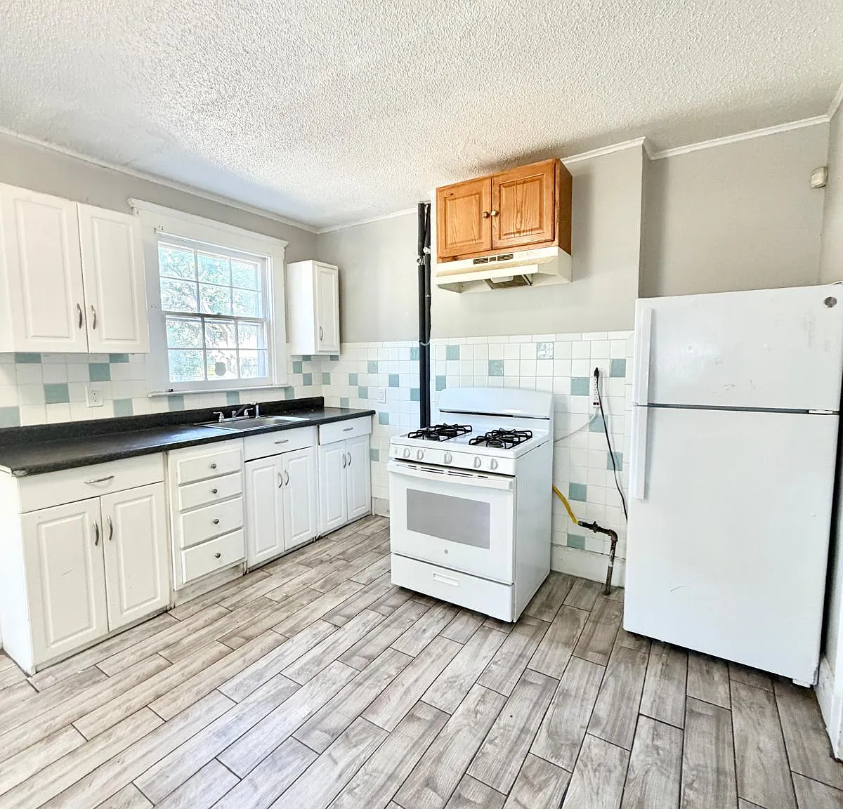 5 bed, 1750 sqft, $2,250 — Photo 1