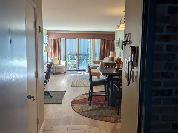 5535 Golfview Ct, Williamsburg, MI 49690
