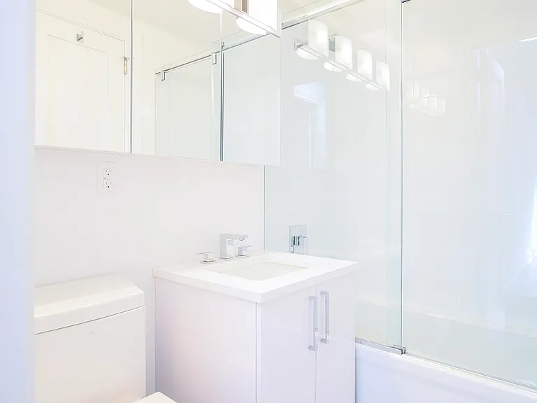 145 E 16th St #3C — Photo 10