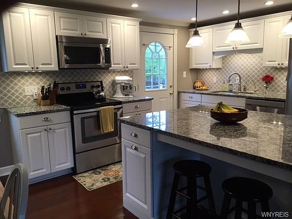 2nd image of 124 Cheryl Ln