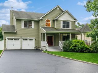 28 Elm Dr, East Northport, NY 11731