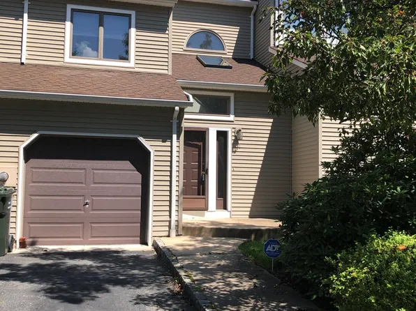 31 Oak Mews Ct, Ocean, NJ 07712