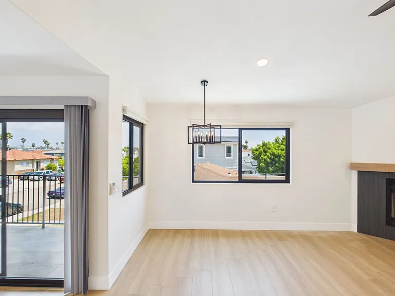 GS - 3129 Emerson — Photo 14