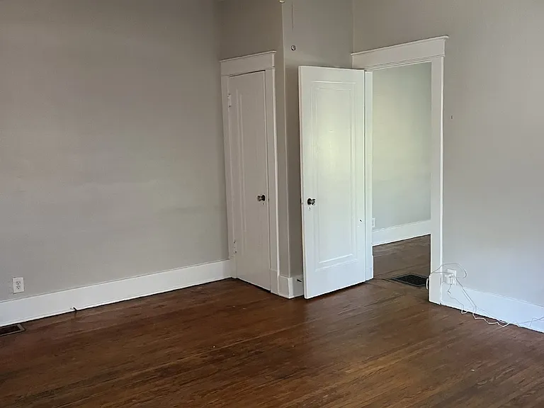 2129 Ashwood Ave #1 — Photo 6