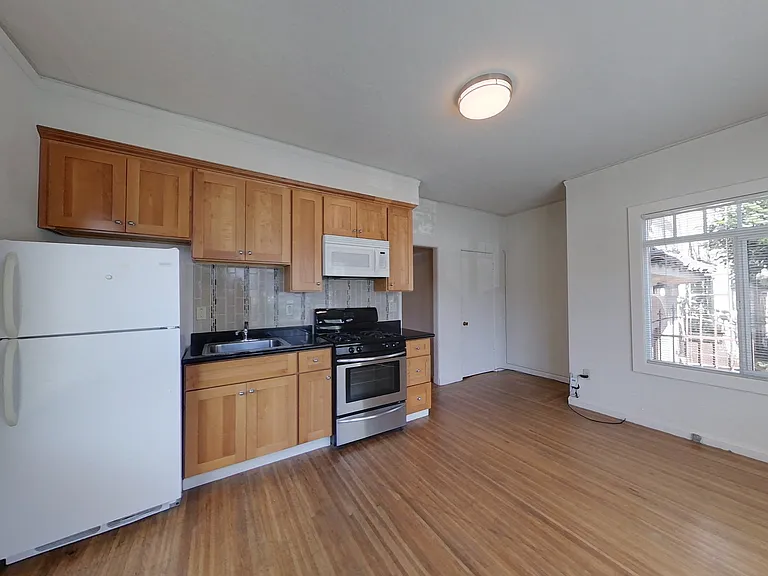 2030 Dwight Way — Photo 30