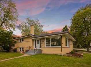 909 Riverview Dr, South Holland, IL