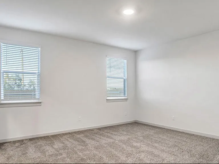 10601 Seguin St — Photo 7