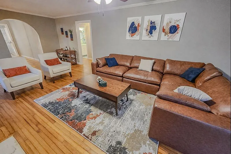 5 bed, 2664 sqft, $1,000 — Photo 2