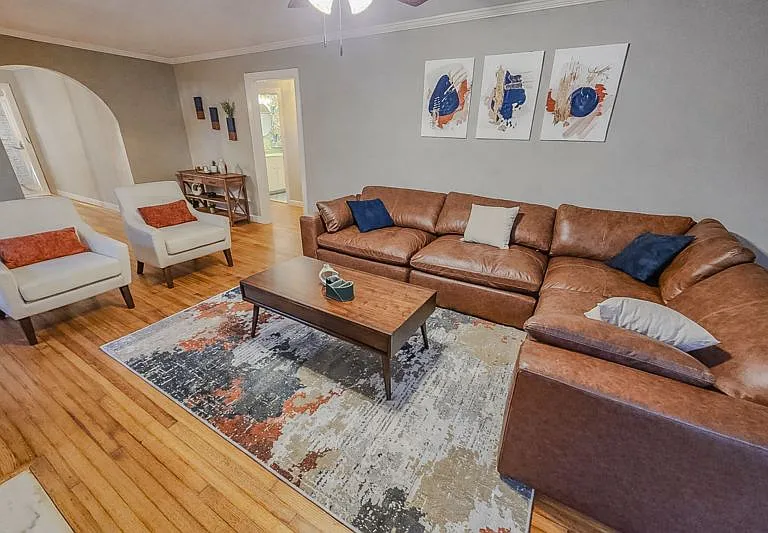 809 N Washington Ave — Photo 2