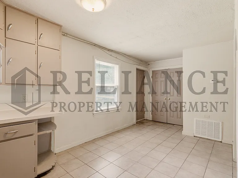 2464 S Washington Ave — Photo 21