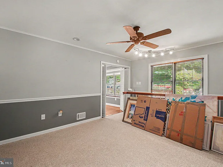 2029 Farragut Dr — Photo 9