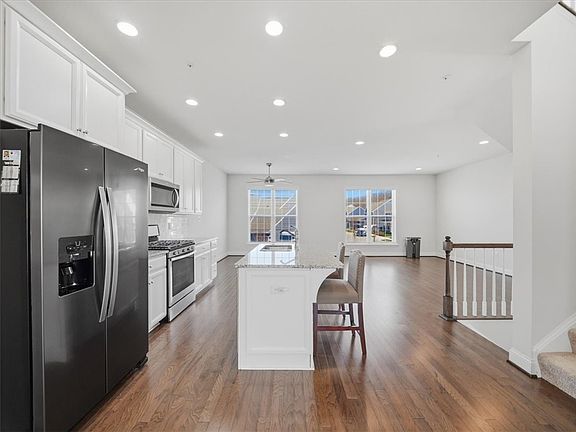 3rd image of 1638 Hastings Park Dr