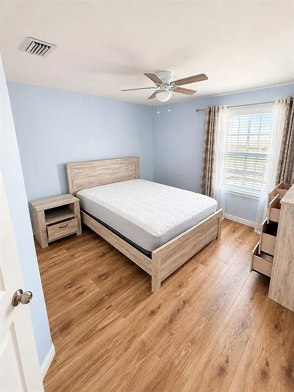 4 bed, 2.5 bath, 1930 sqft, $2,300 — Photo 4