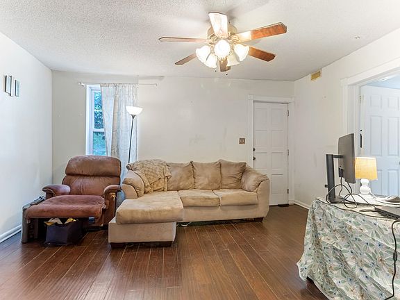 5th image of 867 Battleground Rd