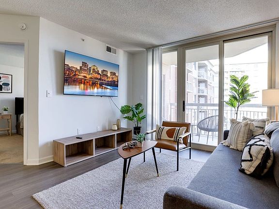 2nd image of 901 N Pollard St #22203-13-ID1022354P