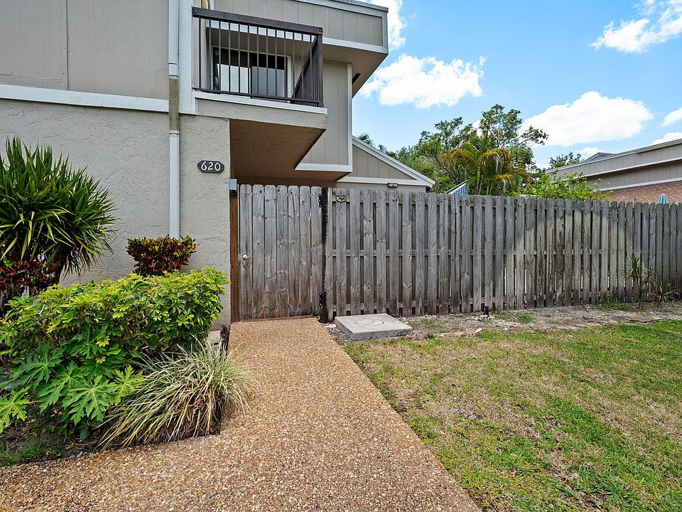 1st image of 620 Commodore Drive