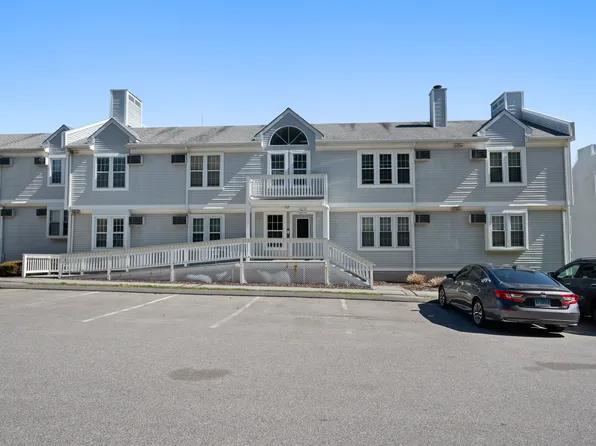82 Longview Street APT 37, Waterford, CT 06385