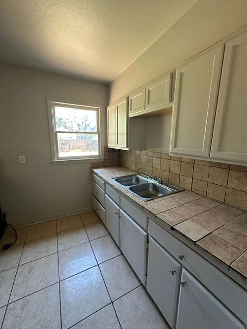 5458 Encino Rd — Photo 3