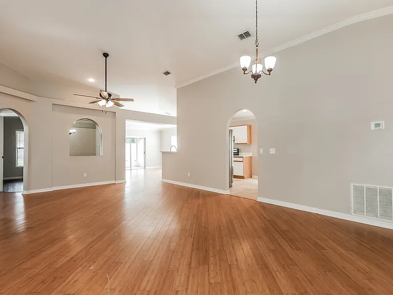 25213 Hyde Park Blvd — Photo 4