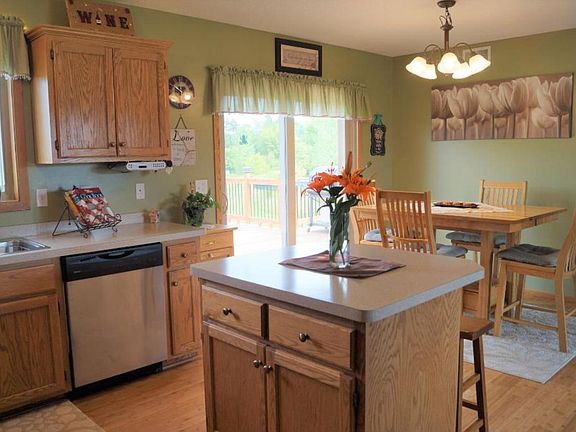 4th image of 21115 Meadowbrook Cir N