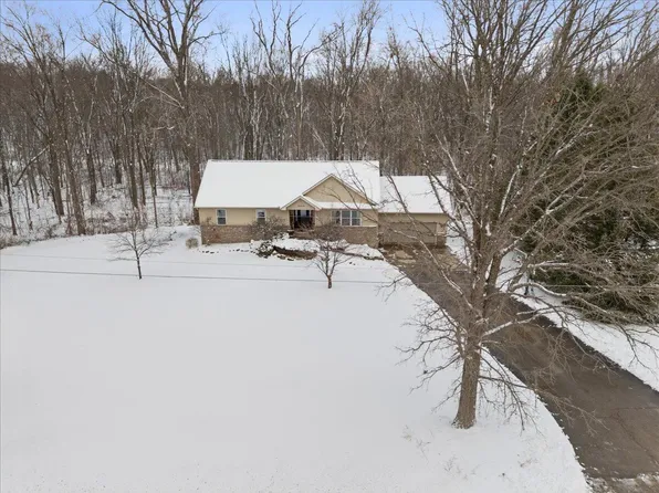 56210 Eleven Mile Rd, New Hudson, MI 48165