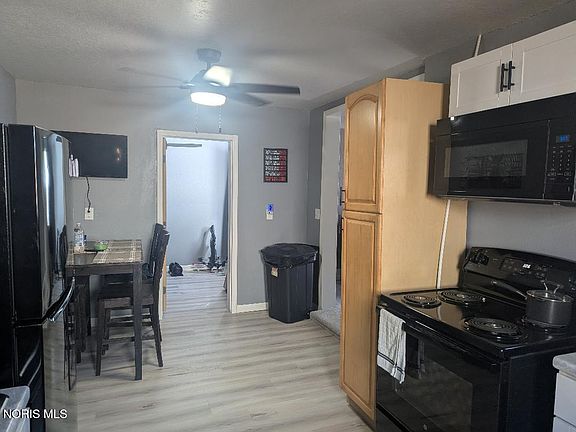 4th image of 106 N Taylor St