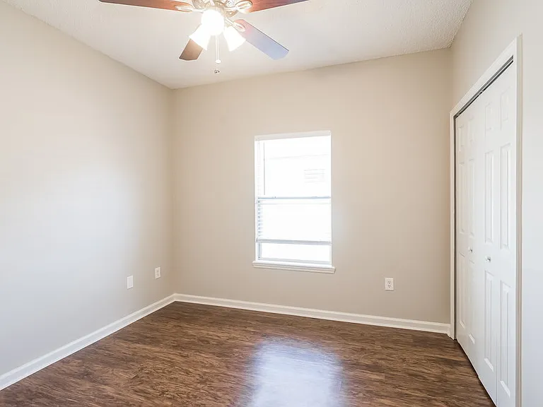 8413 Staplehurst Dr W — Photo 10