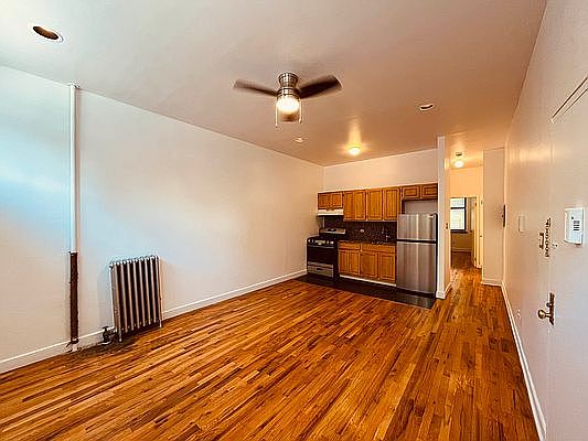 1st image of 484 Halsey St