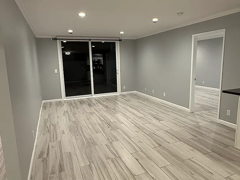 340 N Kenwood St #107 — Photo 9